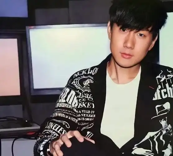 hebe田馥甄或许早就知道,林俊杰根本就不是一个"纯情大男孩"