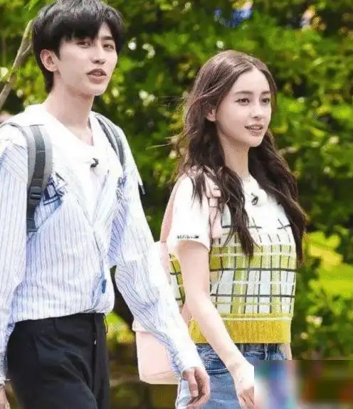 baby炒和蔡徐坤cp娱记透露她要求跑男安排在同一个组多给两人同框镜头