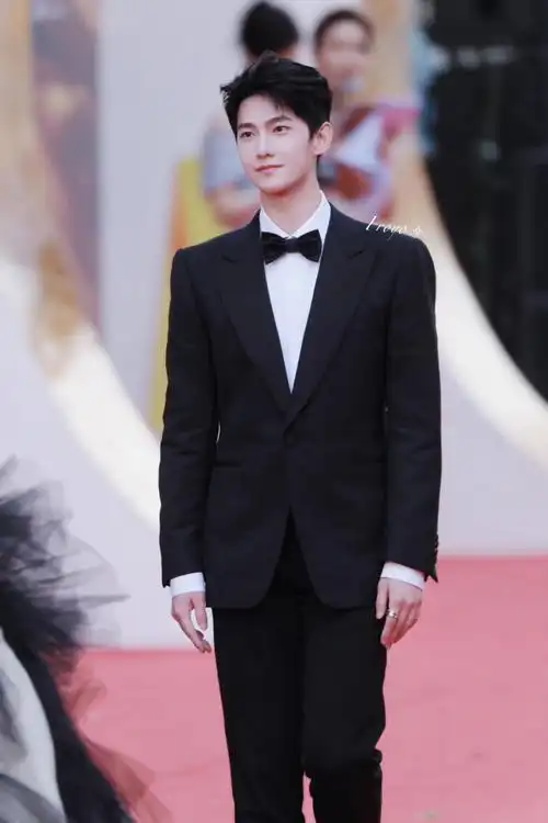 首页广播通知90   今日份杨洋合集    鲨疯了鲨疯了  西装笔挺 绅士