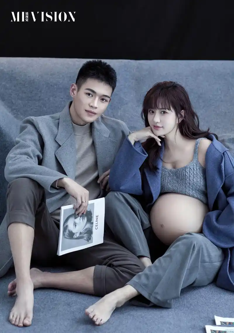 高颜值小夫妻孕照合影,有准爸爸的参与让整个照片都有了温度~# - 抖音