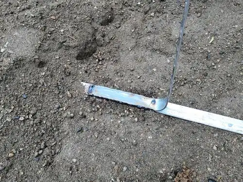 6,罐区接地扁铁焊接未做防腐.