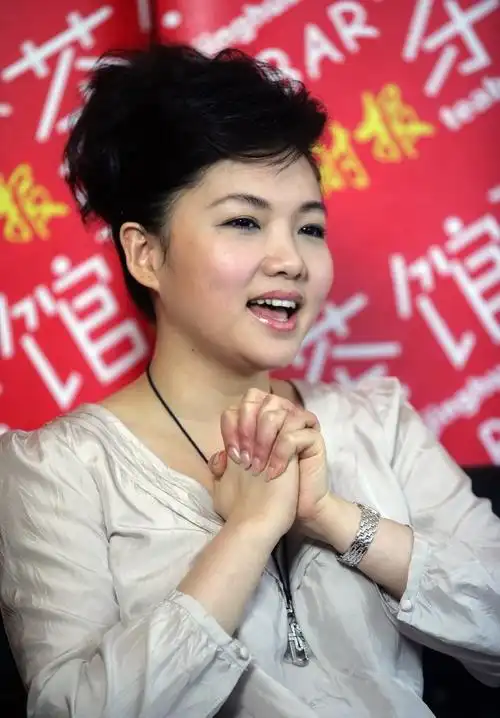 王莉简历及个人资料简介(空政文工团女高音歌唱家,国家一级演员)