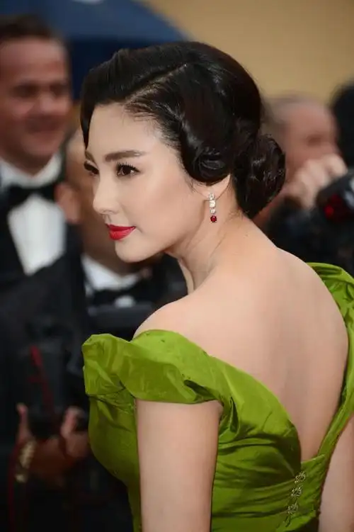 张雨绮初中因为颜值被全校围观#张雨绮受邀参加2013年戛纳电影节红毯