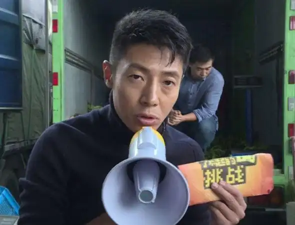 图了不起的挑战小撒被困悬崖泪崩高空清理垃圾太艰辛