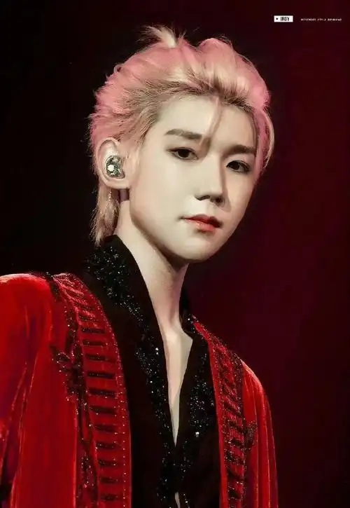 王源粉发小辫好可爱##王源粉发小辫子好像p的