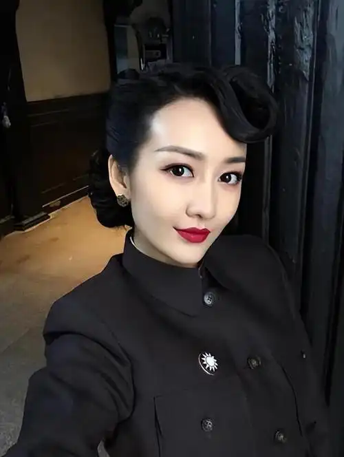 王鸥晒化妆照官宣复工一月最后一天春节倒计时