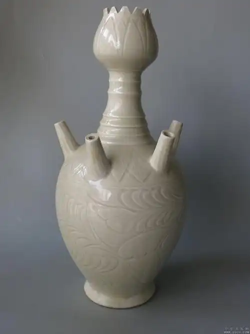 出土宋代定窑五管瓶