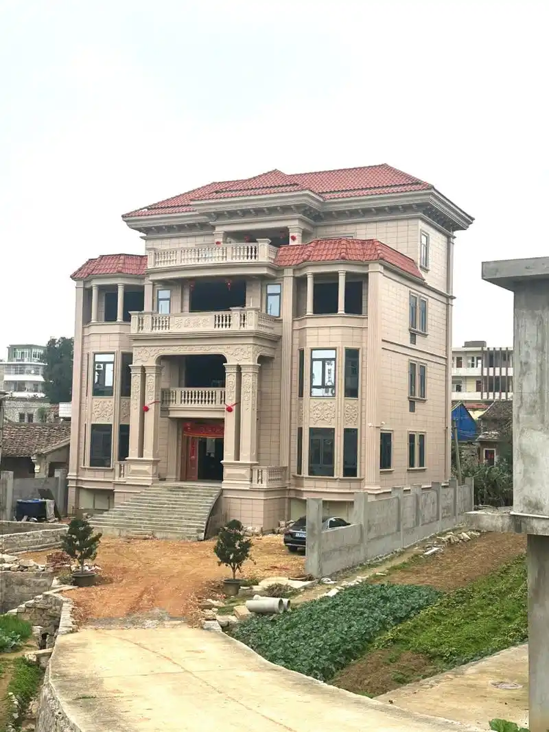 莆田农村自建房,带地下室 自建房开始限制三层了,不知道咋想的,土地