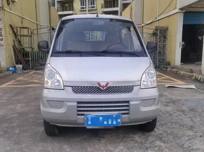 五菱荣光面包车