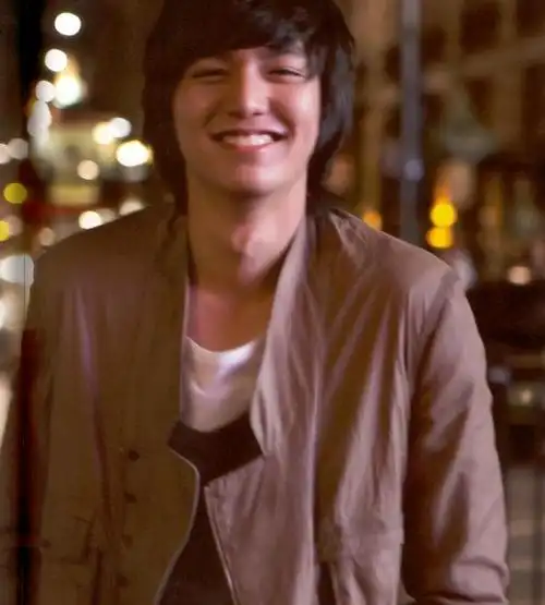 李敏镐肿成另一个人,黄绮珊换脸认不出,孙楠撞脸姚安娜惊众人