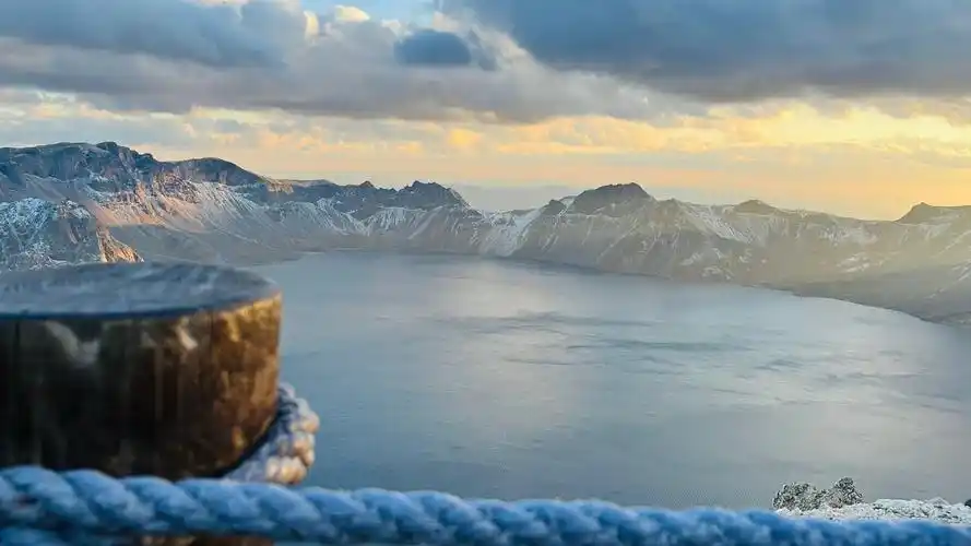 总要去一趟长白山吧 #去感受雪山下自由的风  "我从远方赶 - 抖音