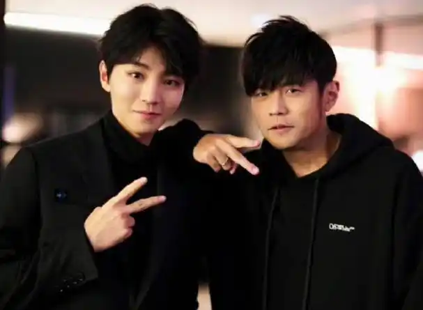 被"双j"接连邀请,24岁的王俊凯,证明了自己的"江湖地位"