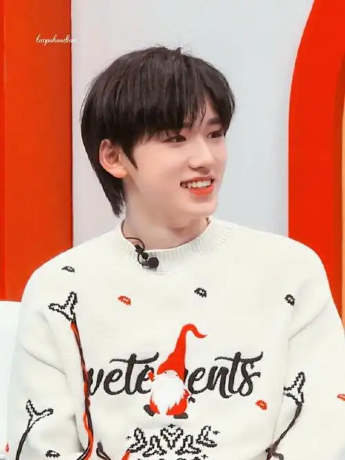 宋亚轩爱心针织马甲造型