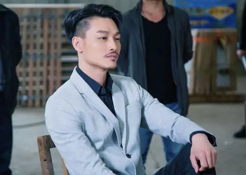 西装暴徒陈韦然硬汉袭来酷准狠