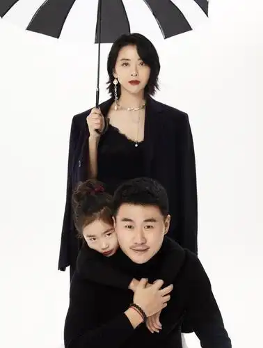 和黄渤多次合作被赞默契,今晒出全家福,御姐风和老公甜蜜