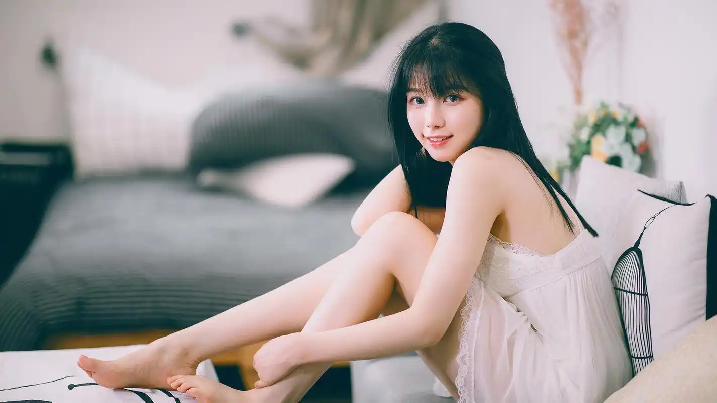 甜系可爱美女上演清纯与诱惑碰撞