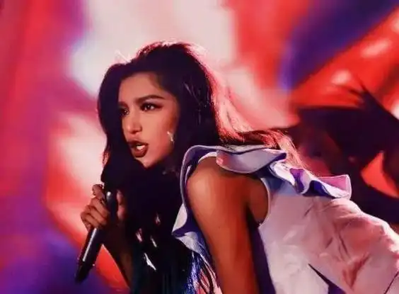 但是这些女生刚开始的时候资源并没有江映蓉好,当时刚参加完《快女》