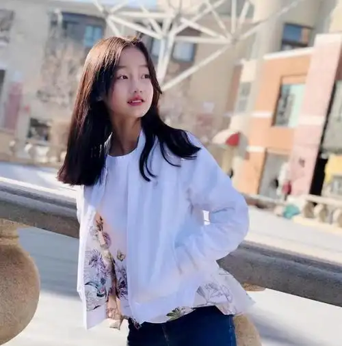 赵薇"女儿"长得太漂亮,被全网禁止整容,如今美成"初恋脸"