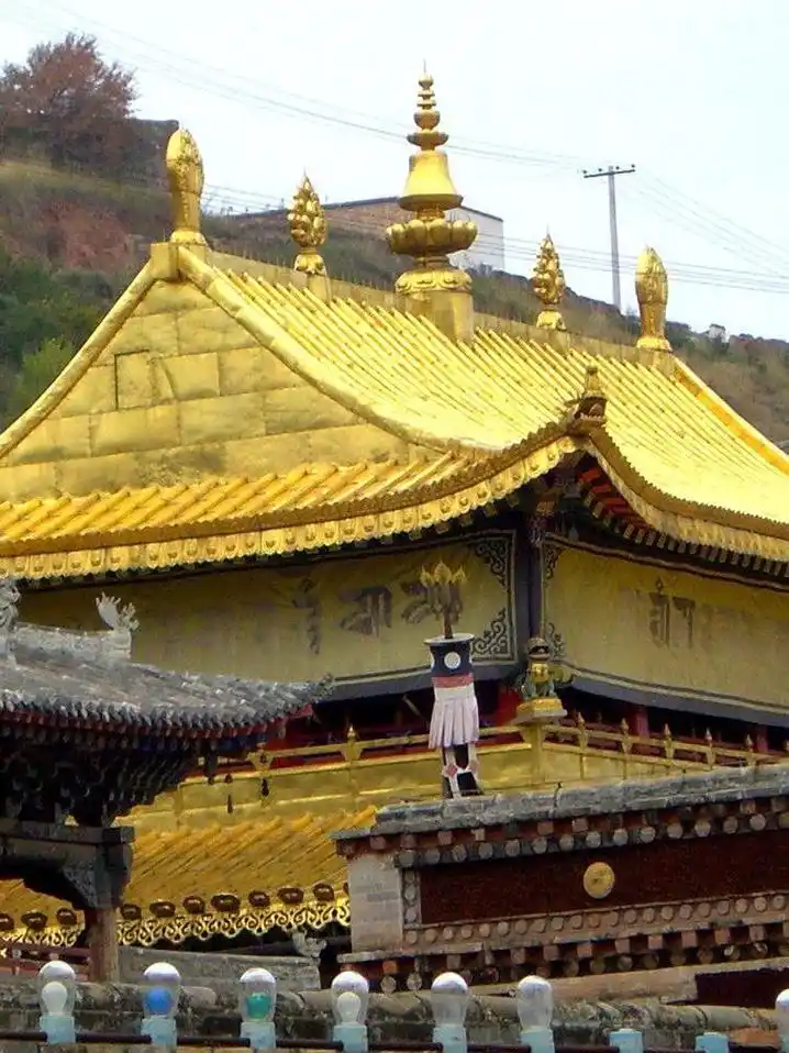 塔尔寺大金瓦殿99必游攻略 塔尔寺大金瓦殿,绿墙金瓦,璀璨夺目78