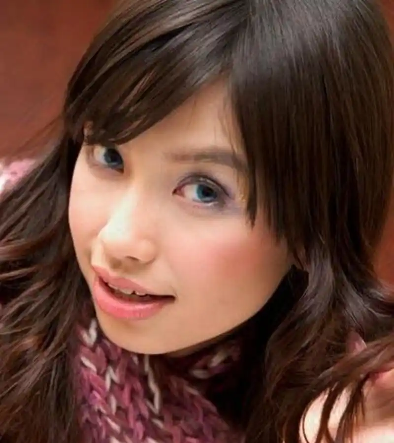 张靓颖早年照片,看着变化也不是太大.