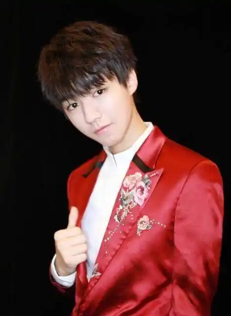 吴谨言反应机智,热巴一脸为难,tfboys答案大不同_王俊凯_王源_游泳