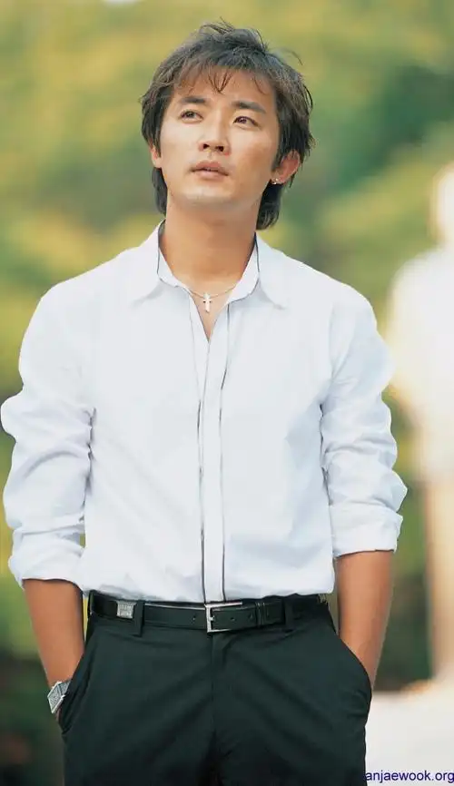 在汶川地震捐款的韩星,前者直言国人钱好赚,而他却让网友敬佩!