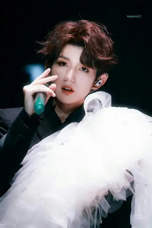 王俊凯王源易烊千玺庆祝11周年