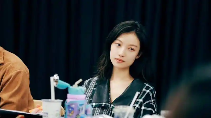 倪妮素颜亮相惊艳了!