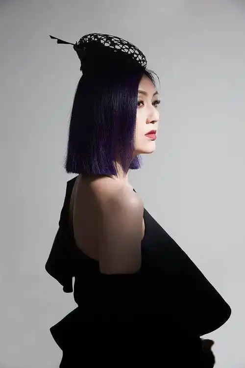 杨千嬅声生不息最新一期造型写真斜肩礼服高贵冷御气场足