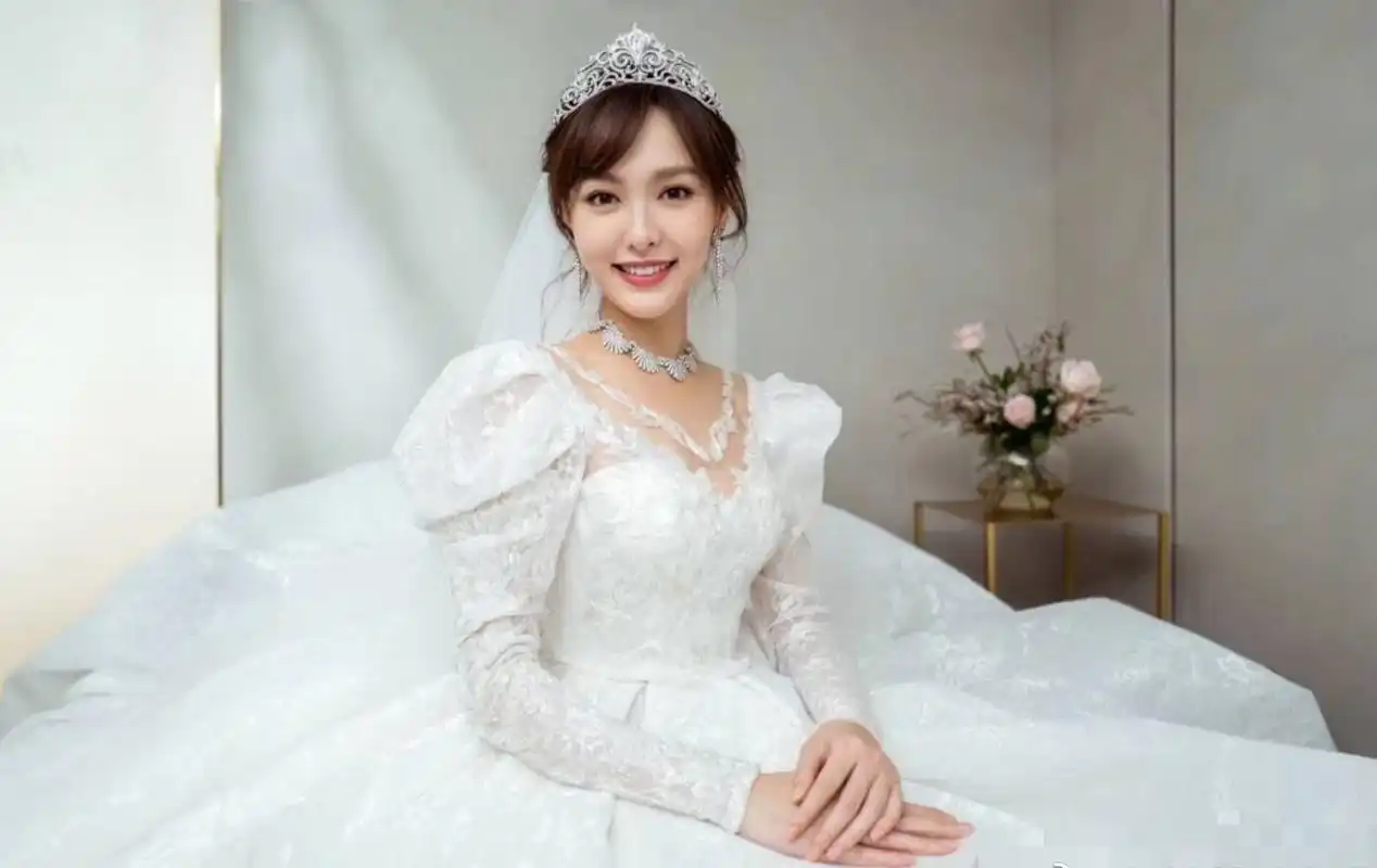 唐嫣婚礼送每人一部相机后,精美伴手礼曝光,价值超6600元!