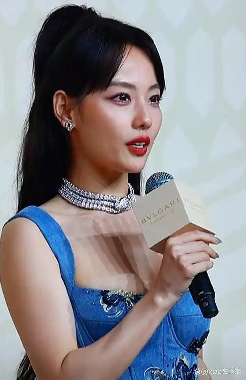 如今有不少人看了张嘉倪近期的出席宝格丽活动的状态,却吐槽她又矮又