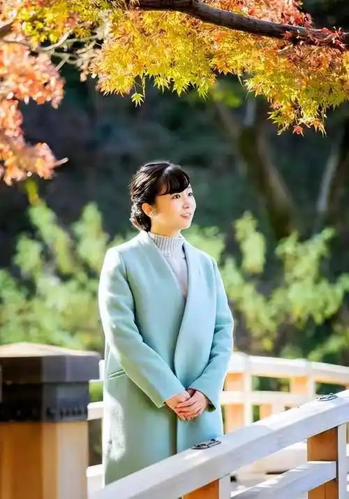 原创佳子为提升秋筱宫形象增加公务她和真子一样也想逃出皇室