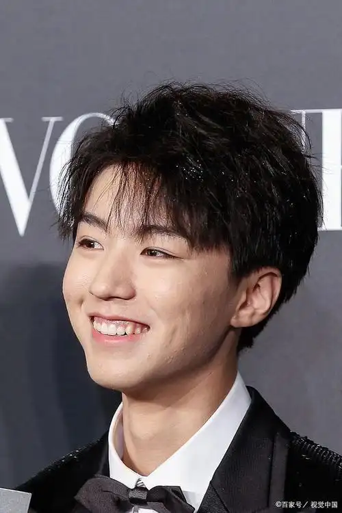 王俊凯笑起来好可爱啊