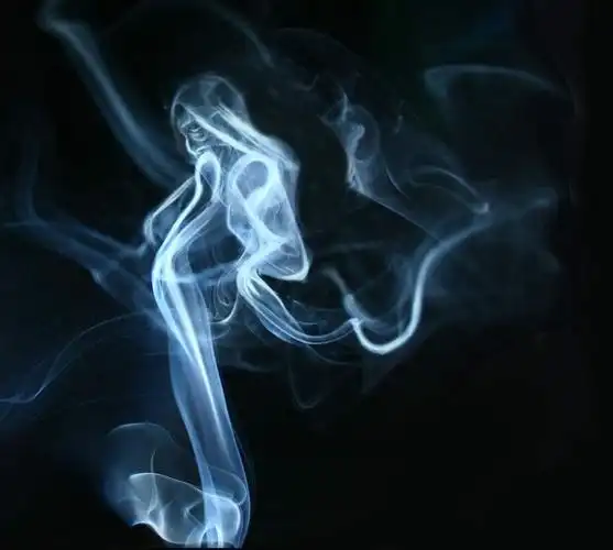 和烟有关的爱情句子,伤入肺腑,难以治愈!