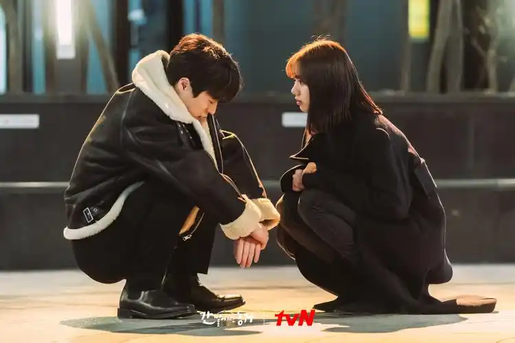 tvn更新韩剧心惊肉跳的同居剧照共32张