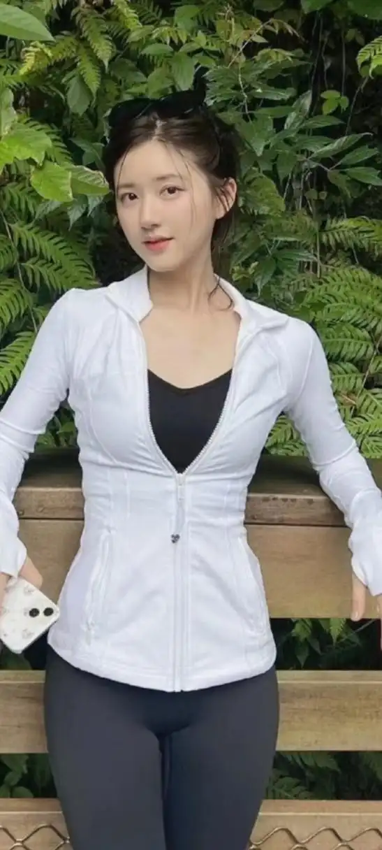 赵露思瑜伽裤大赏#娱乐#  真的肥美诱人啊[色]