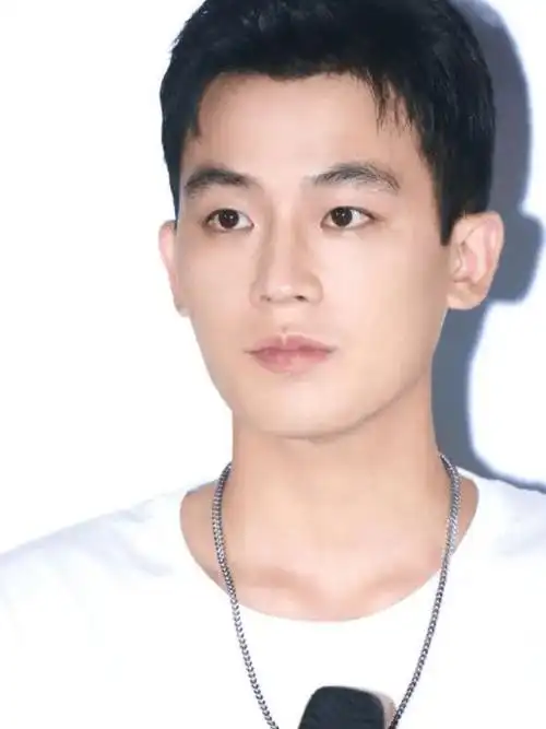 天不怕地不怕就怕欧豪换发型本以为是小狼狗谁知道成奶狗