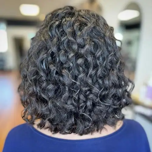 第四种:满头卷烫发