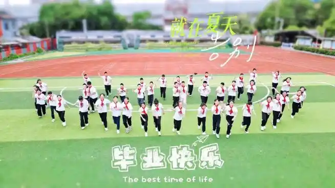 宁波六年级男孩用无人机为班级拍毕业照