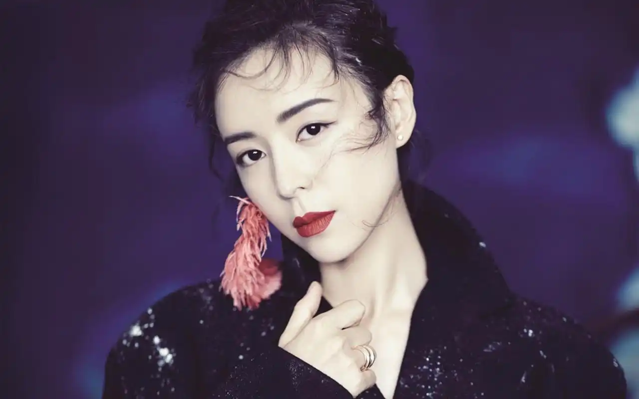 张静初冷艳魅力时尚写真图片桌面壁纸