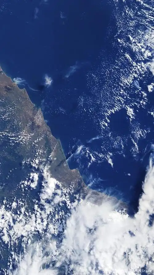 小米用1亿像素手机拍的地球