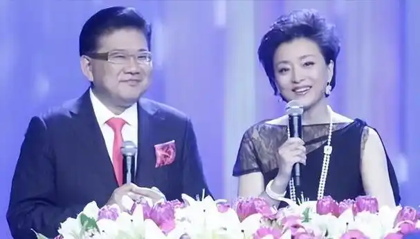 他是《繁花》原著的创作灵感,弃医从艺成为主持一哥,他是曹可凡