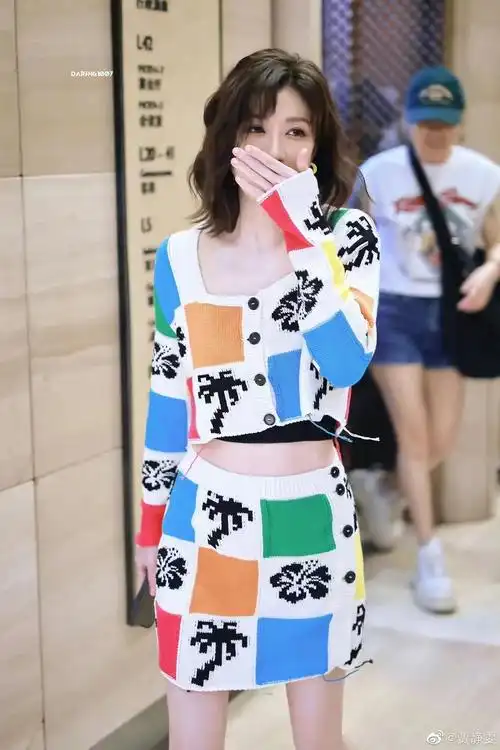 浪姐贾静雯同款彩色格纹拼色方领针织开衫高腰包臀短裙两件套装女