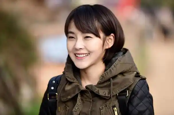 演员张佳宁:从小父母离异,不原谅生父20年,如今34岁单身恐婚