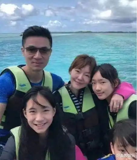 退圈,嘲笑其孩子长大她也70了,针锋相对斗到最后_姐姐_黄渤_老公