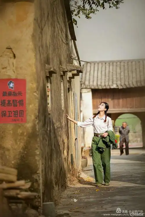 芳华电影中不看镜头的美 "像" 就应该是这样照