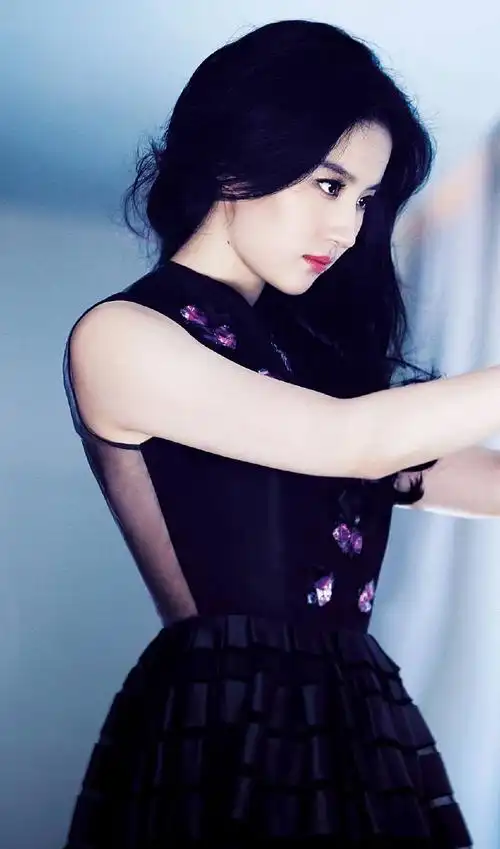 刘亦菲:娇美的神仙姐姐,性感妖媚起来更加动人