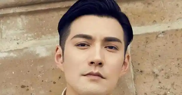 看狗都深情的几位男明星个个生了一双桃花眼天生自带苏感