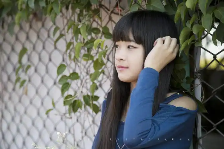 一个十八岁的女孩每次洗头的时候都掉一大把头发,什么情况