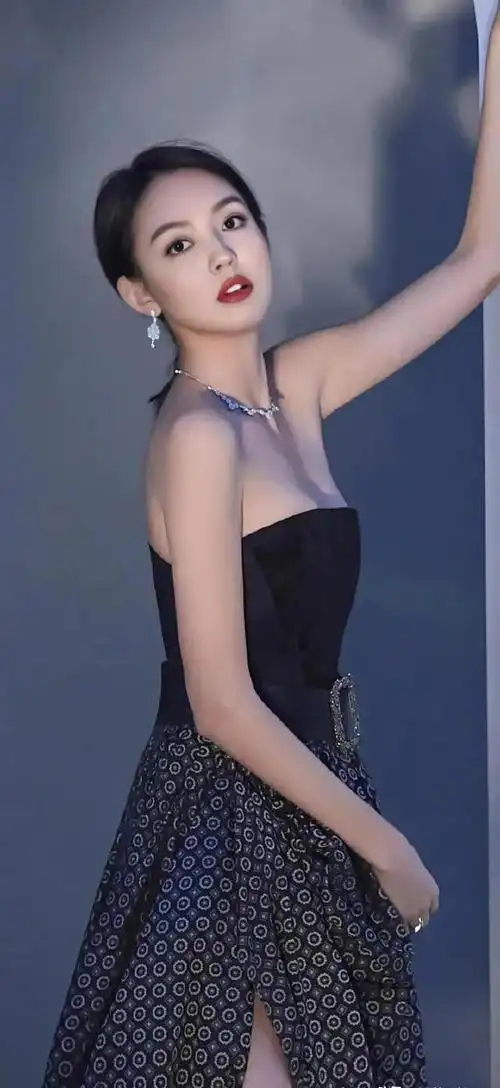 时尚婉约身姿曼妙气质高雅的张梓琳魅力无限的写真